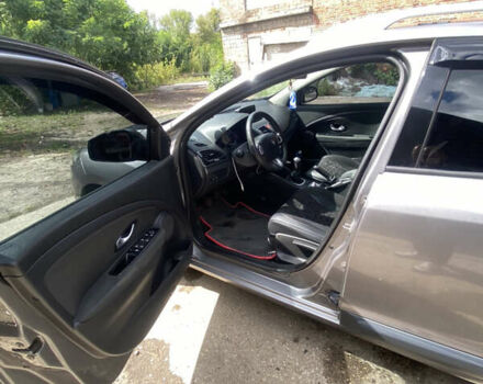 Серый Рено Меган, объемом двигателя 1.46 л и пробегом 294 тыс. км за 8250 $, фото 10 на Automoto.ua