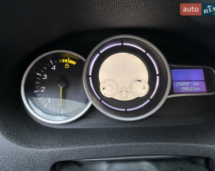 Рено Меган 2011 у Мироновке на Automoto.ua Сірий Рено Меган, об'ємом двигуна 1.46 л та пробігом 316 тис. км за 6600 $, фото 11 на Automoto.ua