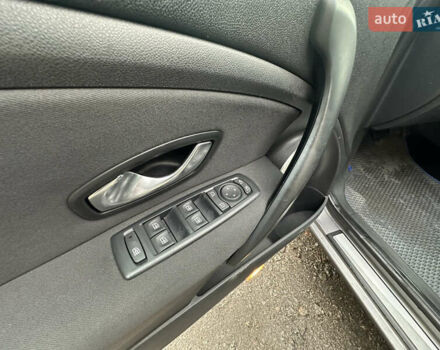 Сірий Рено Меган, об'ємом двигуна 1.87 л та пробігом 200 тис. км за 7700 $, фото 37 на Automoto.ua