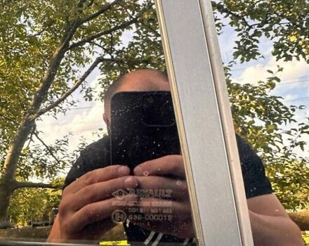 Рено Меган 2011 в Косове на Automoto.ua Серый Рено Меган, объемом двигателя 1.46 л и пробегом 254 тыс. км за 6999 $, фото 43 на Automoto.ua