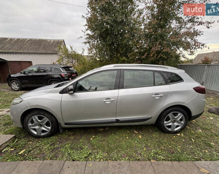 Рено Меган 2011 у Мироновке на Automoto.ua Сірий Рено Меган, об'ємом двигуна 1.46 л та пробігом 316 тис. км за 6600 $, фото 3 на Automoto.ua