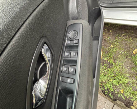 Рено Меган 2011 у Мироновке на Automoto.ua Сірий Рено Меган, об'ємом двигуна 1.46 л та пробігом 316 тис. км за 6600 $, фото 15 на Automoto.ua