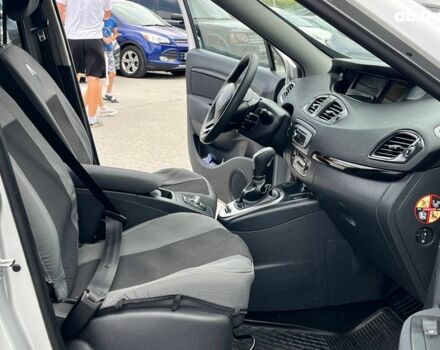 Сірий Рено Меган, об'ємом двигуна 1.5 л та пробігом 275 тис. км за 7990 $, фото 33 на Automoto.ua