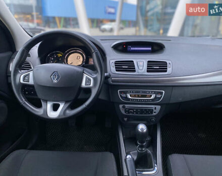 Рено Меган 2012 в Киеве на Automoto.ua Серый Рено Меган, объемом двигателя 1.5 л и пробегом 321 тыс. км за 7550 $, фото 15 на Automoto.ua