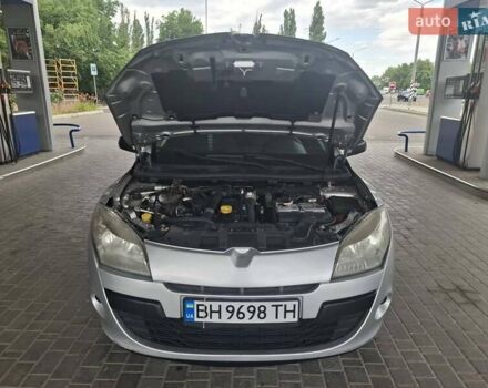 Рено Меган 2012 у Миколаєві на Automoto.ua Сірий Рено Меган, об'ємом двигуна 1.46 л та пробігом 323 тис. км за 7599 $, фото 22 на Automoto.ua