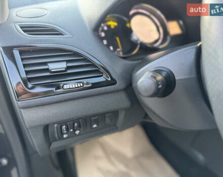 Серый Рено Меган, объемом двигателя 1.5 л и пробегом 211 тыс. км за 8800 $, фото 32 на Automoto.ua