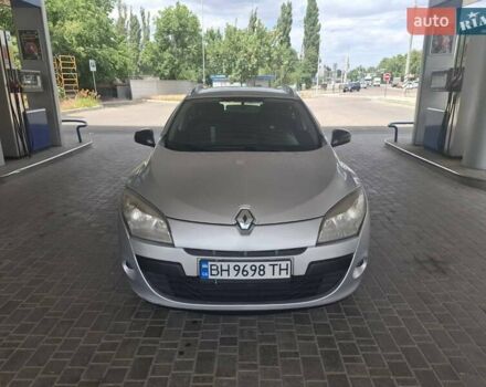 Рено Меган 2012 у Миколаєві на Automoto.ua Сірий Рено Меган, об'ємом двигуна 1.46 л та пробігом 323 тис. км за 7599 $, фото 2 на Automoto.ua