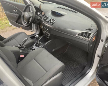 Серый Рено Меган, объемом двигателя 0 л и пробегом 247 тыс. км за 6700 $, фото 12 на Automoto.ua