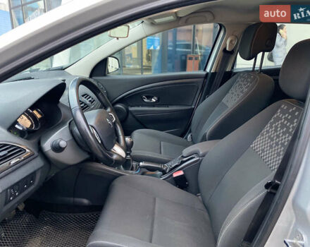 Рено Меган 2012 в Киеве на Automoto.ua Серый Рено Меган, объемом двигателя 1.5 л и пробегом 321 тыс. км за 7550 $, фото 20 на Automoto.ua