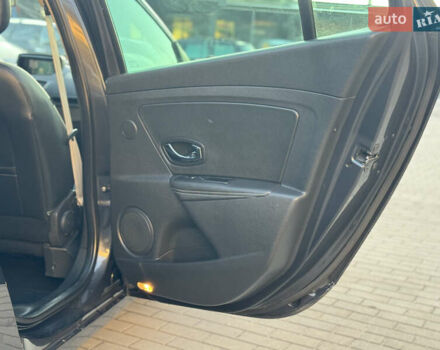 Серый Рено Меган, объемом двигателя 1.5 л и пробегом 211 тыс. км за 8800 $, фото 5 на Automoto.ua