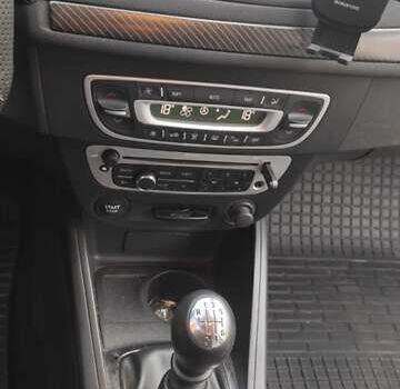 Серый Рено Меган, объемом двигателя 1.5 л и пробегом 246 тыс. км за 7800 $, фото 1 на Automoto.ua