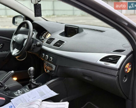 Серый Рено Меган, объемом двигателя 1.6 л и пробегом 176 тыс. км за 9200 $, фото 30 на Automoto.ua