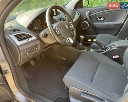 Сірий Рено Меган, об'ємом двигуна 1.6 л та пробігом 240 тис. км за 6750 $, фото 5 на Automoto.ua