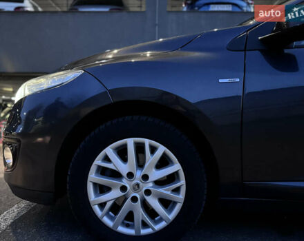 Сірий Рено Меган, об'ємом двигуна 1.46 л та пробігом 241 тис. км за 8800 $, фото 3 на Automoto.ua