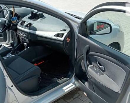 Сірий Рено Меган, об'ємом двигуна 1.46 л та пробігом 365 тис. км за 8300 $, фото 22 на Automoto.ua