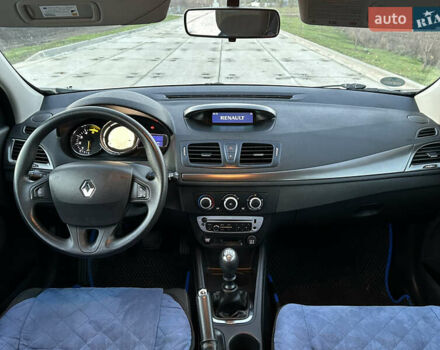 Серый Рено Меган, объемом двигателя 1.46 л и пробегом 250 тыс. км за 7200 $, фото 19 на Automoto.ua
