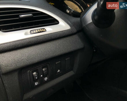 Серый Рено Меган, объемом двигателя 1.5 л и пробегом 251 тыс. км за 8450 $, фото 36 на Automoto.ua