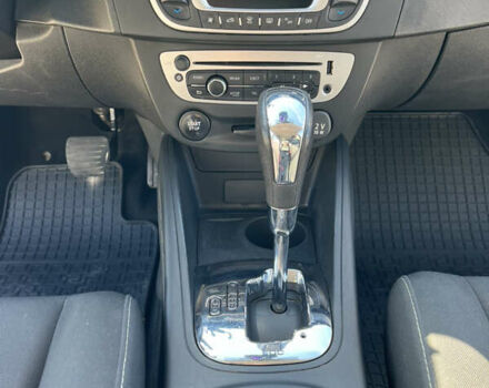 Серый Рено Меган, объемом двигателя 1.46 л и пробегом 230 тыс. км за 8000 $, фото 14 на Automoto.ua