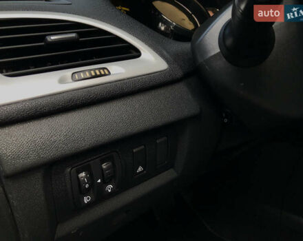 Серый Рено Меган, объемом двигателя 1.5 л и пробегом 256 тыс. км за 8350 $, фото 68 на Automoto.ua