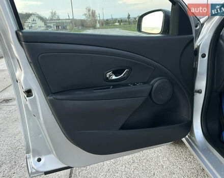 Серый Рено Меган, объемом двигателя 1.46 л и пробегом 250 тыс. км за 7200 $, фото 23 на Automoto.ua