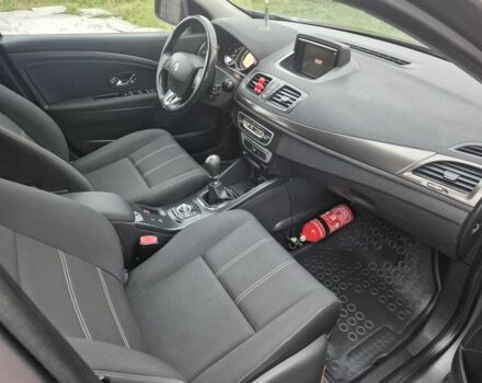 Серый Рено Меган, объемом двигателя 0 л и пробегом 180 тыс. км за 8900 $, фото 3 на Automoto.ua