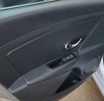 Рено Меган 2014 в Черновцах на Automoto.ua Серый Рено Меган, объемом двигателя 1.5 л и пробегом 229 тыс. км за 8400 $, фото 23 на Automoto.ua