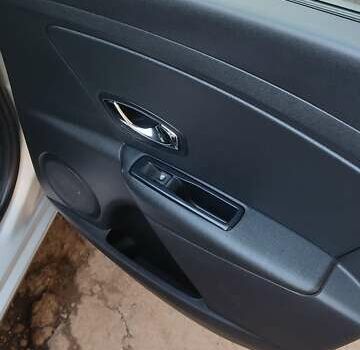 Рено Меган 2014 в Черновцах на Automoto.ua Серый Рено Меган, объемом двигателя 1.5 л и пробегом 229 тыс. км за 8400 $, фото 24 на Automoto.ua