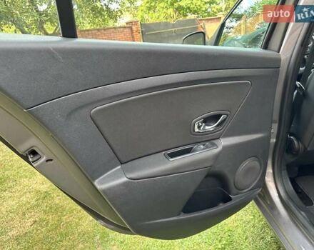 Серый Рено Меган, объемом двигателя 0 л и пробегом 146 тыс. км за 9450 $, фото 49 на Automoto.ua