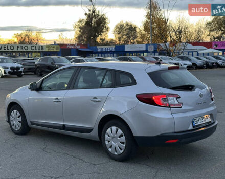 Рено Меган 2015 в Киеве на Automoto.ua Серый Рено Меган, объемом двигателя 1.46 л и пробегом 294 тыс. км за 7450 $, фото 7 на Automoto.ua