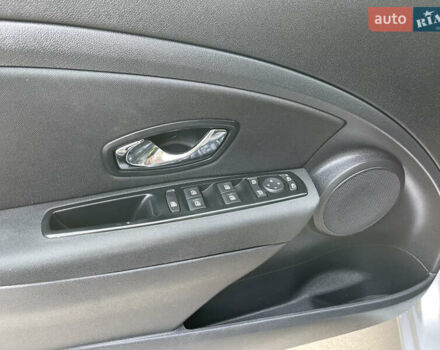 Серый Рено Меган, объемом двигателя 1.46 л и пробегом 148 тыс. км за 8950 $, фото 72 на Automoto.ua