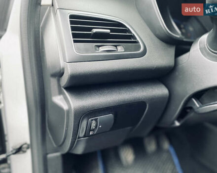 Сірий Рено Меган, об'ємом двигуна 1.46 л та пробігом 198 тис. км за 12600 $, фото 14 на Automoto.ua