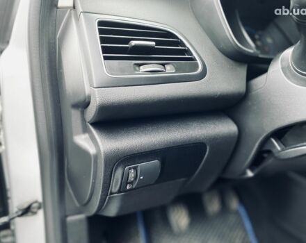 Сірий Рено Меган, об'ємом двигуна 1.5 л та пробігом 198 тис. км за 12600 $, фото 14 на Automoto.ua