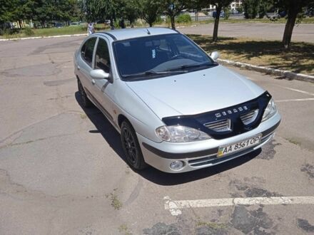 Серый Рено Меган, объемом двигателя 1.6 л и пробегом 322 тыс. км за 3500 $, фото 1 на Automoto.ua