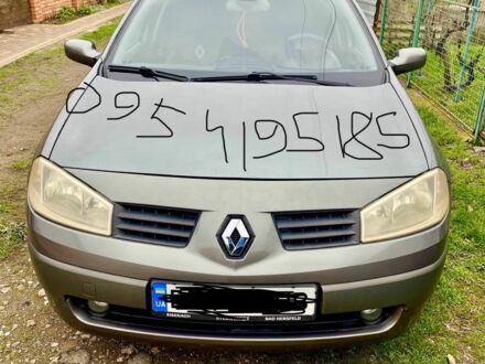 Серый Рено Меган, объемом двигателя 0 л и пробегом 200 тыс. км за 5200 $, фото 1 на Automoto.ua