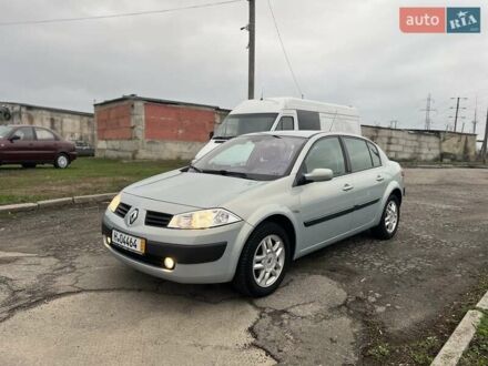 Рено Меган 2003 у Лозовой на Automoto.ua Сірий Рено Меган, об'ємом двигуна 1.6 л та пробігом 207 тис. км за 4950 $, фото 1 на Automoto.ua