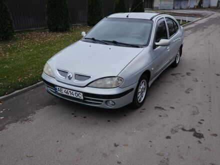 Серый Рено Меган, объемом двигателя 1.4 л и пробегом 150 тыс. км за 2800 $, фото 1 на Automoto.ua