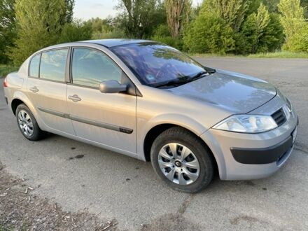 Рено Меган 2003 в Голованевске на Automoto.ua Серый Рено Меган, объемом двигателя 1.4 л и пробегом 146 тыс. км за 4800 $, фото 1 на Automoto.ua
