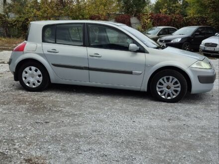 Рено Меган 2004 в Днепре (Днепропетровске) на Automoto.ua Серый Рено Меган, объемом двигателя 2 л и пробегом 205 тыс. км за 4700 $, фото 1 на Automoto.ua