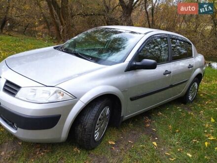 Рено Меган 2005 в Смеле на Automoto.ua Серый Рено Меган, объемом двигателя 1.39 л и пробегом 157 тыс. км за 4900 $, фото 1 на Automoto.ua