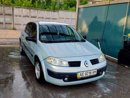 Рено Меган 2005 у Дніпро (Дніпропетровську) на Automoto.ua Сірий Рено Меган, об'ємом двигуна 1.4 л та пробігом 327 тис. км за 5500 $, фото 1 на Automoto.ua