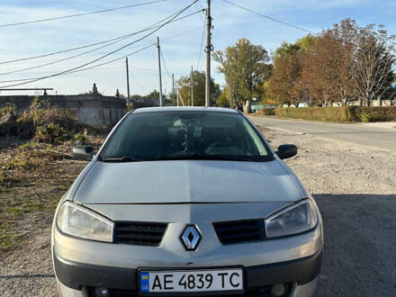 Рено Меган 2005 у Кам'янське (Дніпродзержинськ) на Automoto.ua Сірий Рено Меган, об'ємом двигуна 1.6 л та пробігом 247 тис. км за 4300 $, фото 1 на Automoto.ua
