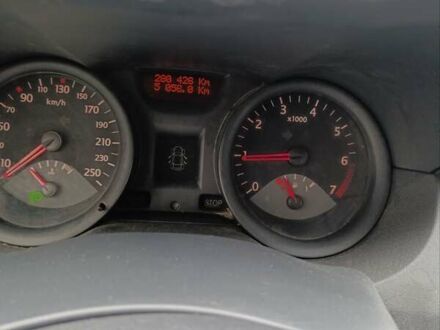 Рено Меган 2005 в Корце на Automoto.ua Серый Рено Меган, объемом двигателя 1.59 л и пробегом 280 тыс. км за 4500 $, фото 1 на Automoto.ua