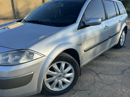 Рено Меган 2005 у Славянске на Automoto.ua Сірий Рено Меган, об'ємом двигуна 1.46 л та пробігом 261 тис. км за 4300 $, фото 1 на Automoto.ua
