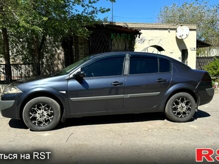 Рено Меган 2007 у Синельниковом на Automoto.ua Сірий Рено Меган, об'ємом двигуна 1.6 л та пробігом 164 тис. км за 5699 $, фото 1 на Automoto.ua