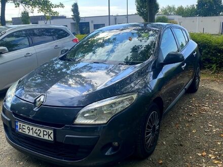 Рено Меган 2008 в Львове на Automoto.ua Серый Рено Меган, объемом двигателя 1.5 л и пробегом 275 тыс. км за 4100 $, фото 1 на Automoto.ua