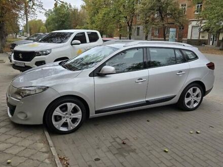 Рено Меган 2009 в Славянске на Automoto.ua Серый Рено Меган, объемом двигателя 1.4 л и пробегом 200 тыс. км за 7300 $, фото 1 на Automoto.ua