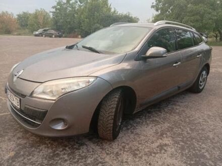Рено Меган 2009 в Павлограде на Automoto.ua Серый Рено Меган, объемом двигателя 1.4 л и пробегом 180 тыс. км за 5500 $, фото 1 на Automoto.ua