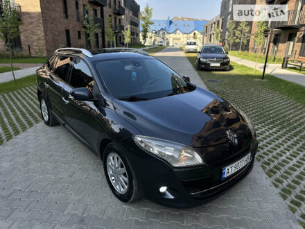 Рено Меган 2009 в Ивано-Франковске на Automoto.ua Серый Рено Меган, объемом двигателя 1.46 л и пробегом 227 тыс. км за 7000 $, фото 1 на Automoto.ua
