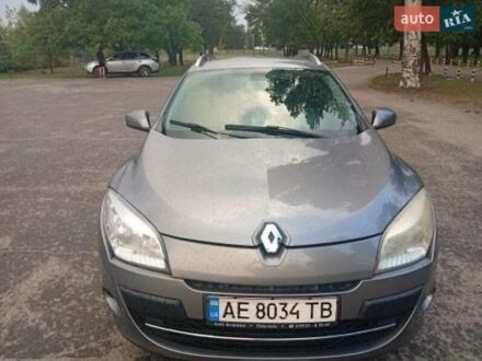 Рено Меган 2009 в Павлограде на Automoto.ua Серый Рено Меган, объемом двигателя 1.4 л и пробегом 180 тыс. км за 5500 $, фото 1 на Automoto.ua