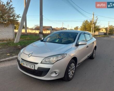 Рено Меган 2009 в Николаеве на Automoto.ua Серый Рено Меган, объемом двигателя 1.46 л и пробегом 264 тыс. км за 6400 $, фото 1 на Automoto.ua
